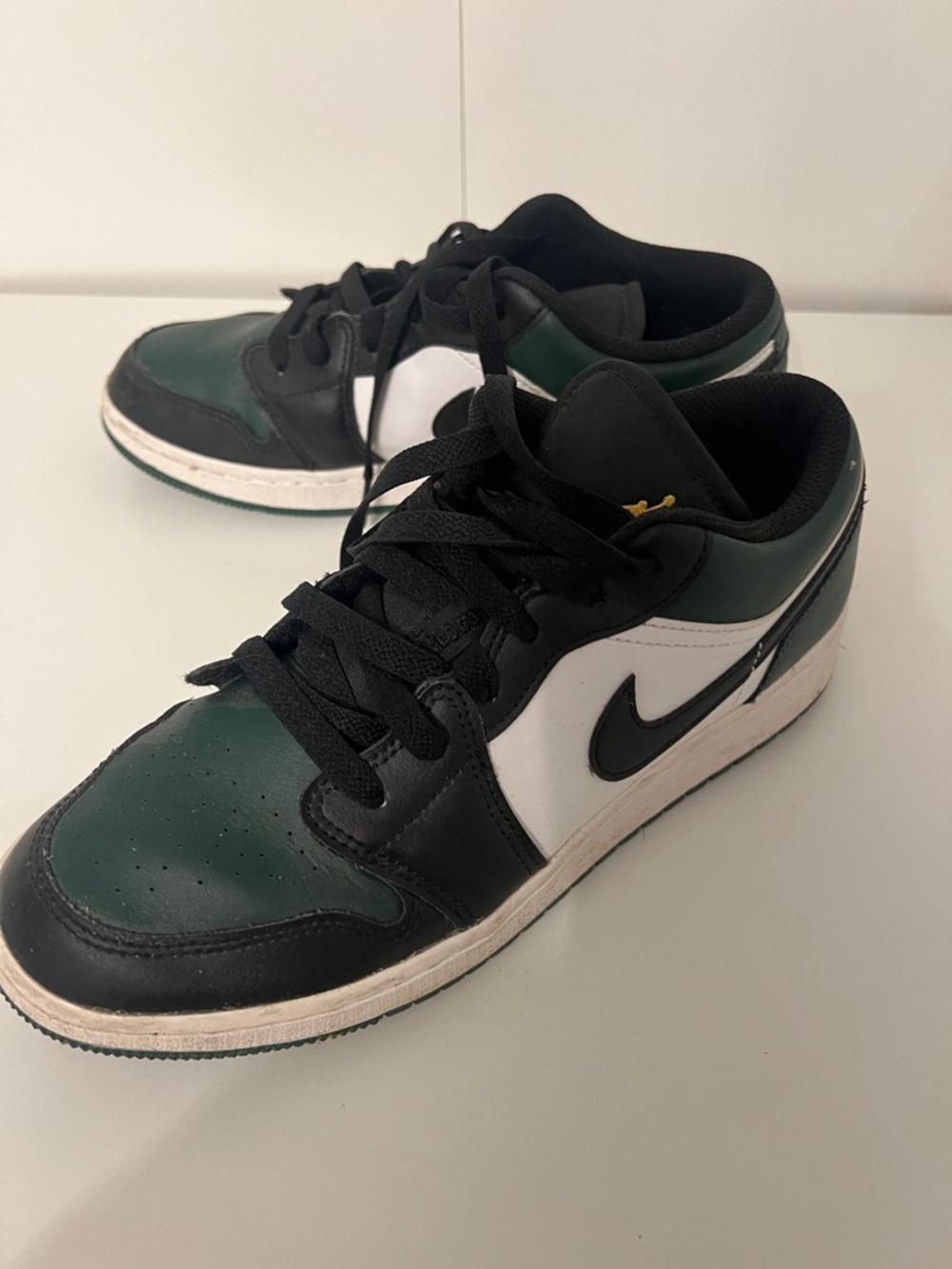 Nike Low-Top Sneakers in Dark Green, Black & White - Picture 4 of 4